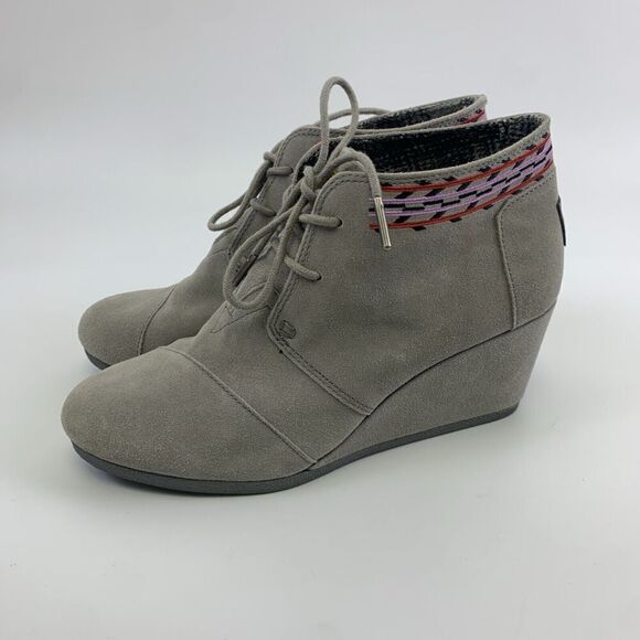 Toms Suede Desert Wedge Bootie Gray Lace Up Multi Embroidered Aztec Womens 8.5 - Picture 2 of 12